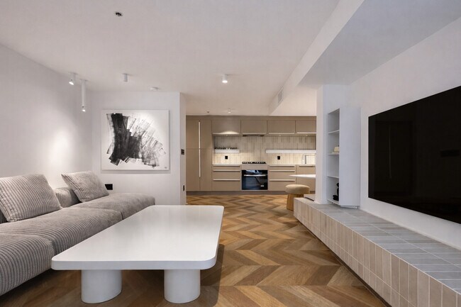 Foto del edificio - Burton Way Apartments