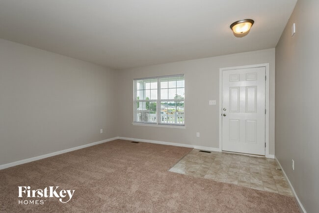 Building Photo - 300 Dropseed Dr