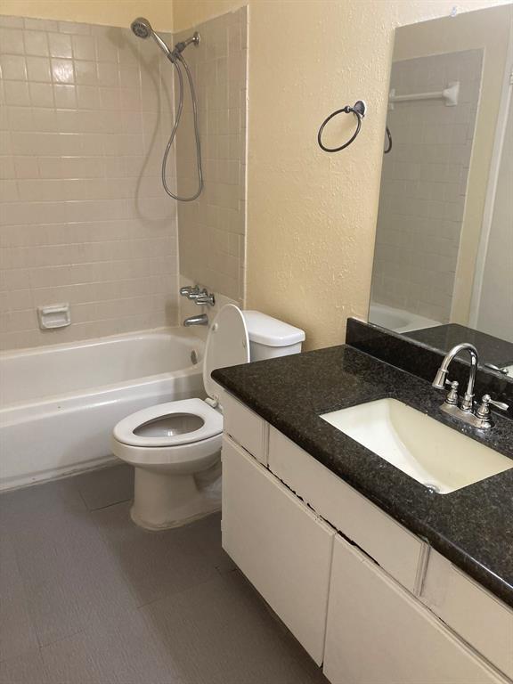Foto del edificio - 8405 Wilcrest Dr