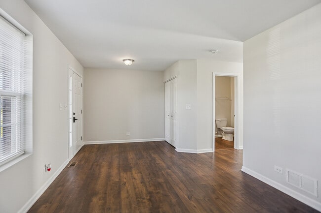 Building Photo - 1672 Glenbrooke Ln