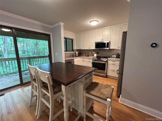 Foto del edificio - 277 Maplewood Dr