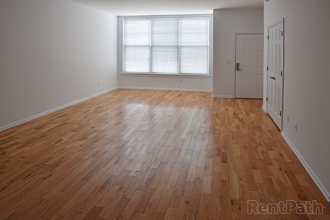 Building Photo - 102 Lansdale Ave