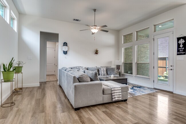 Foto del edificio - 1521 Buckeye Trl