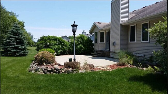 Foto del edificio - 328 N Atwood Ln