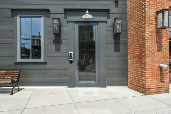 Building Photo - 1040 Boston Post Rd