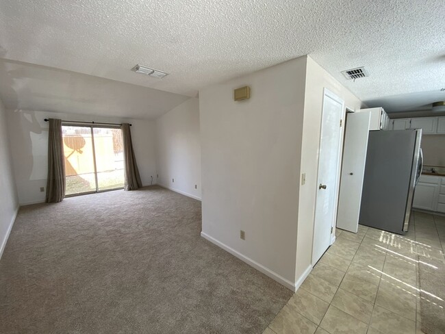 Building Photo - Beautiful Condo in Aurora