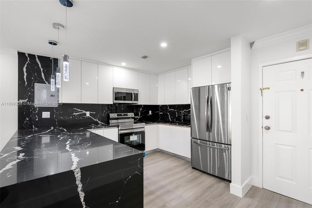 Foto del edificio - 9405 SW 76th St