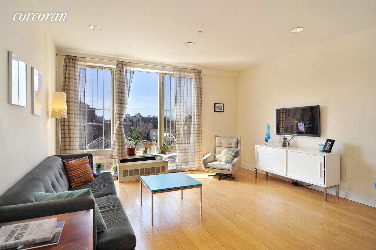 Foto principal - 647 Washington Ave