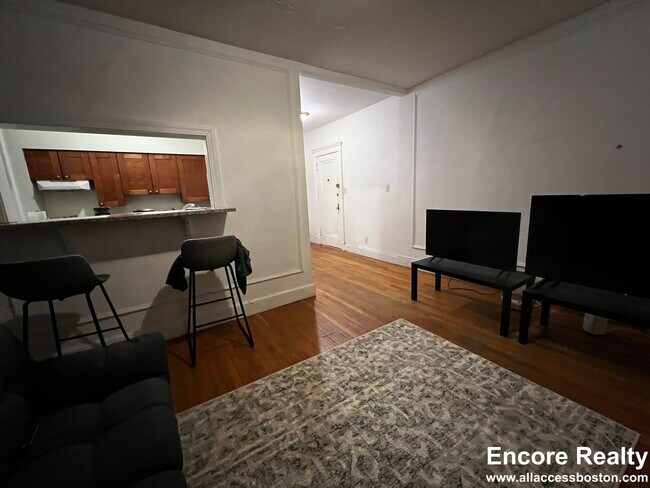 Building Photo - 2003 Commonwealth Ave