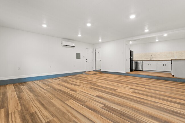 Building Photo - 3301 Morrow Ave