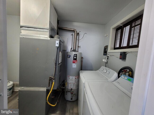 Building Photo - 1207 Cooper St