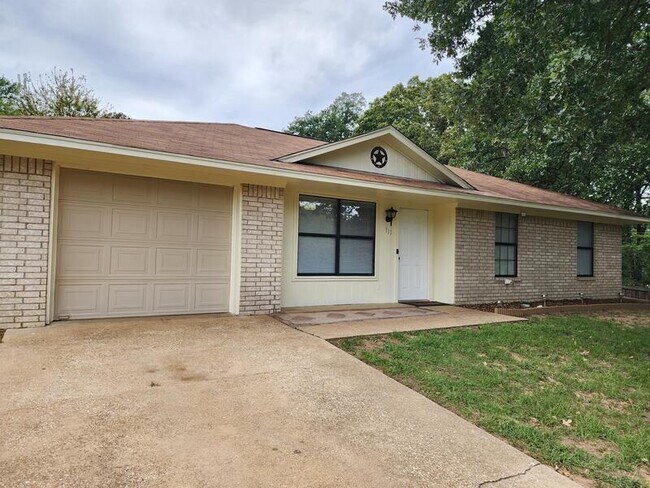 Building Photo - 111 Crepe Myrtle Rd