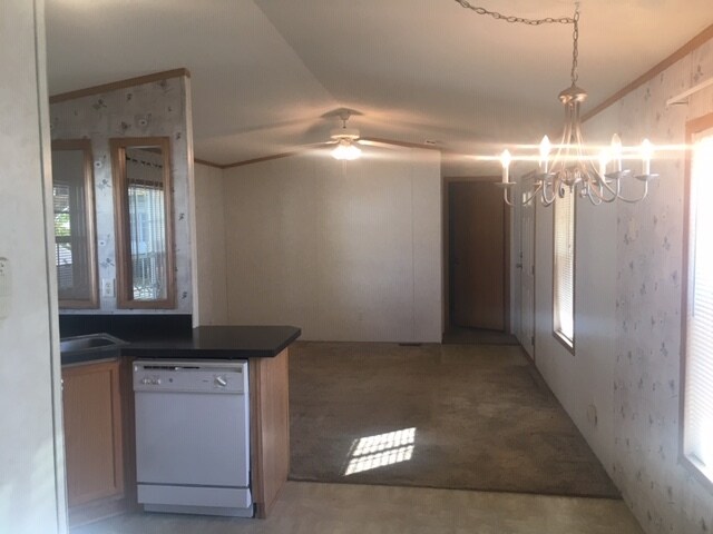 Building Photo - 6 Orchard Grv