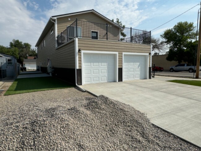 Building Photo - 310 3rd St W