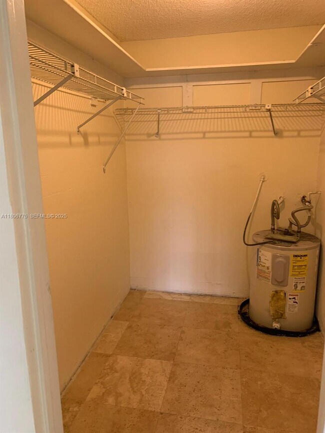 Foto del edificio - 505 NW 177th St