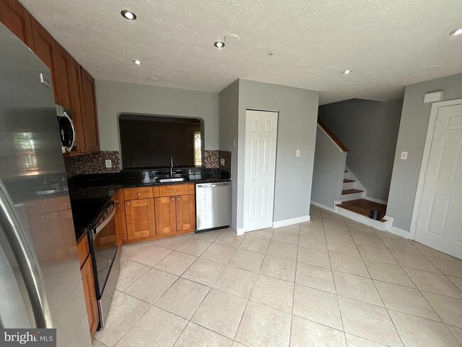 Building Photo - 17930 Cottonwood Terrace