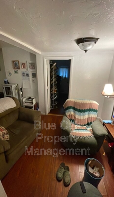 Building Photo - 422 W 17th St
