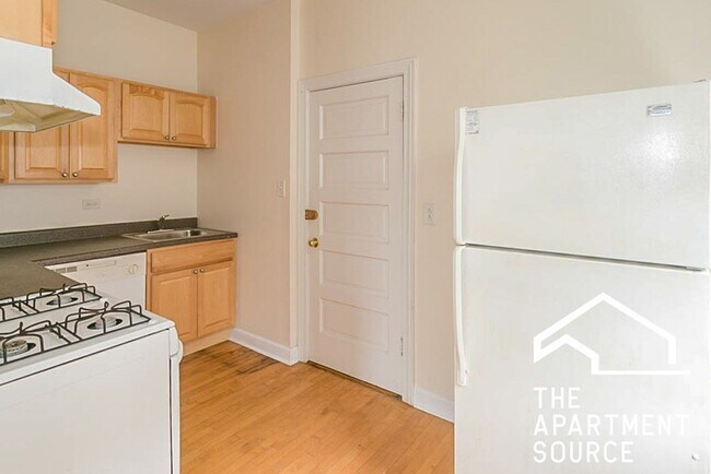 Building Photo - 1916 W Winona St