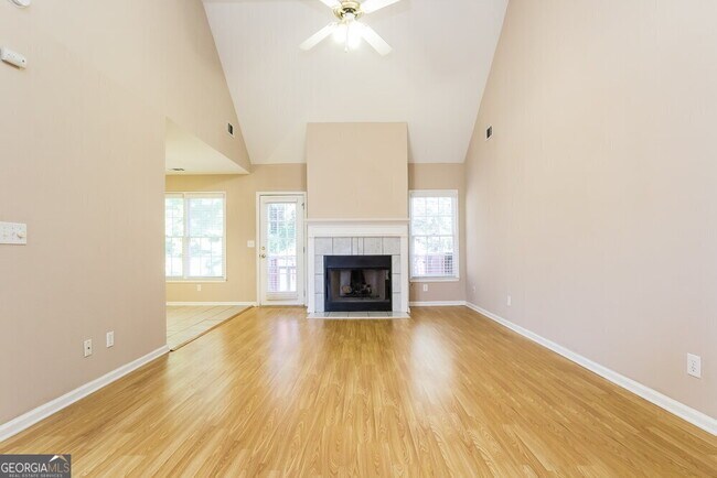 Foto del edificio - 605 Oxford Crest Ct NW