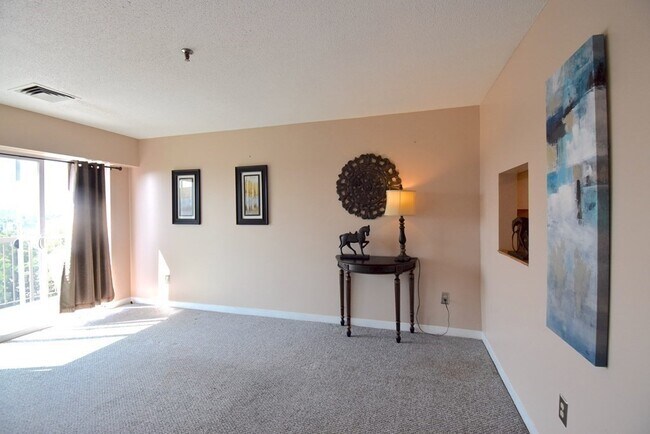 Foto del edificio - 133 Commander Shea Blvd