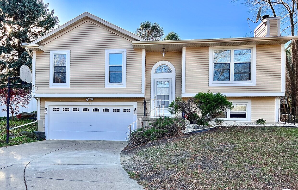 25 Jacobs Ct, Madison, WI 53711 House Rental in Madison, WI