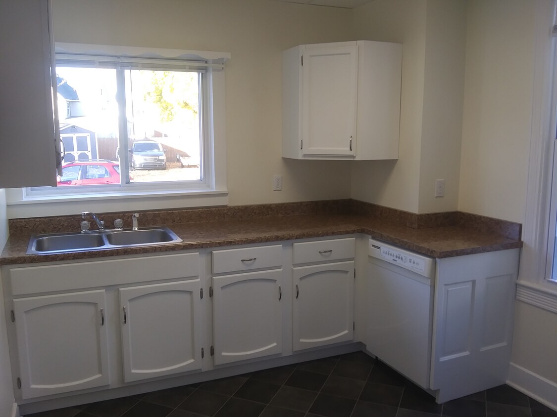 Foto principal - 205 E Pine St