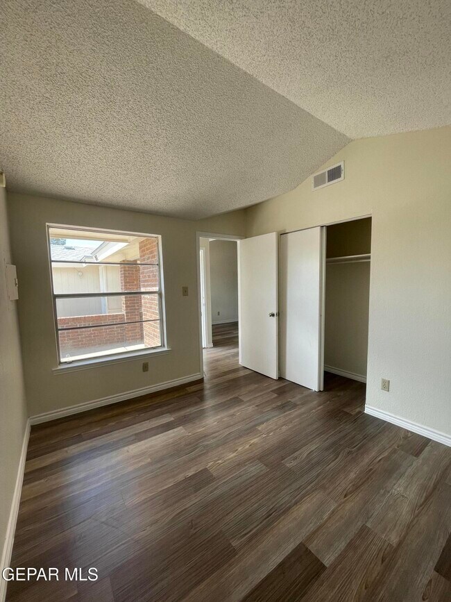 Building Photo - 847 Montera Rd