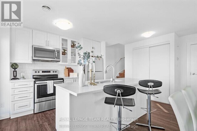 Building Photo - 440 Via Verona Ave