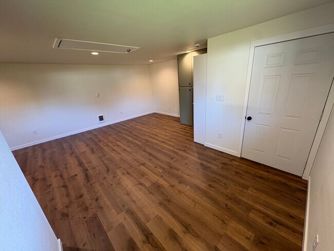 Foto del edificio - 745 Ewald Ave SE