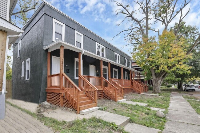 Foto del edificio - 2486 Findley Ave