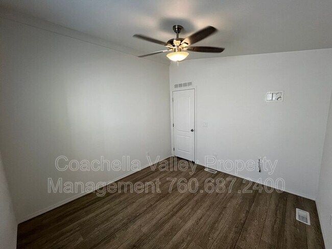 Foto del edificio - 15300 Palm Dr
