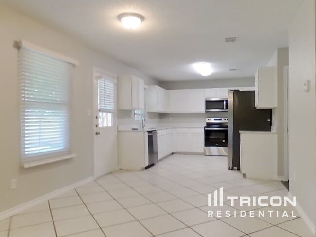 Building Photo - 4600 Courtside Dr