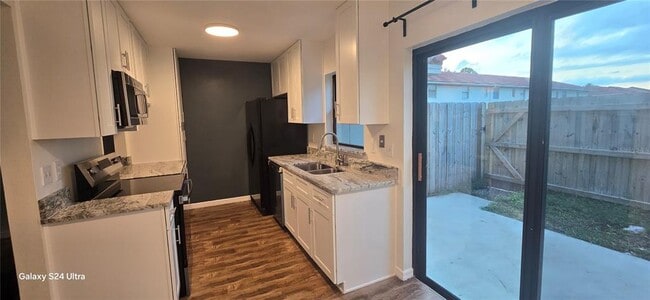 Foto del edificio - 6299 Arlington Ct