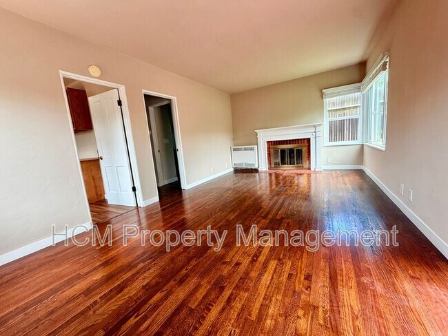 Building Photo - 590 Oak St