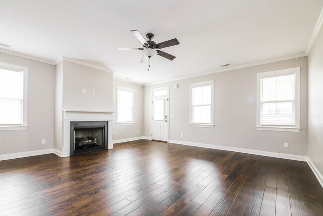 Foto del edificio - 313 Ashley Woods Ct