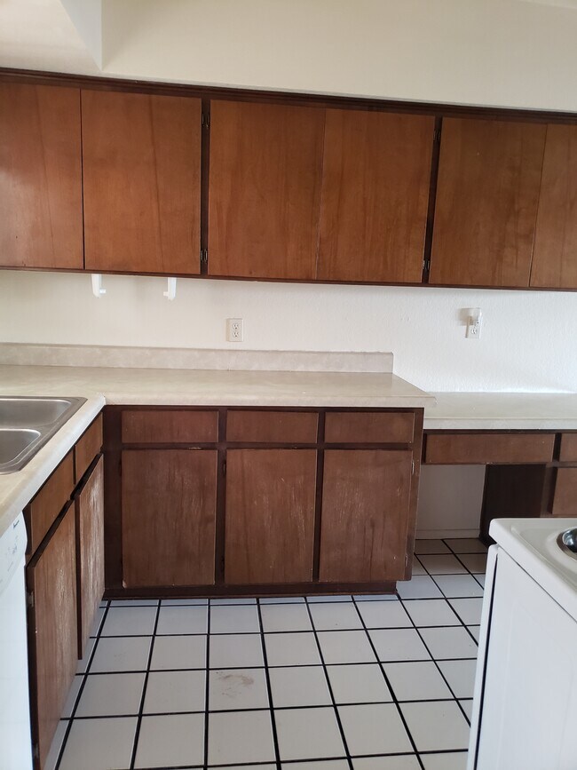 Building Photo - 1112 Plaza Oro Loma