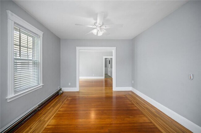 Foto del edificio - 74 Pembroke Ave