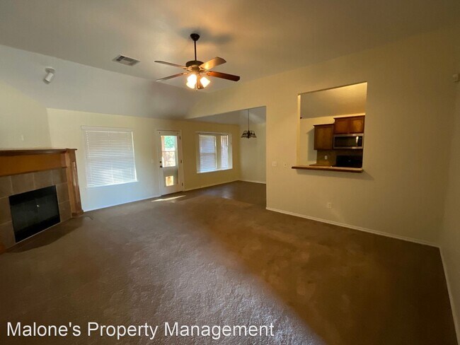 Foto del edificio - 3 br, 2 bath House - 201 Spring Creek