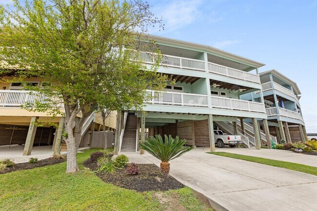 Building Photo - 709 N Bayshore Dr