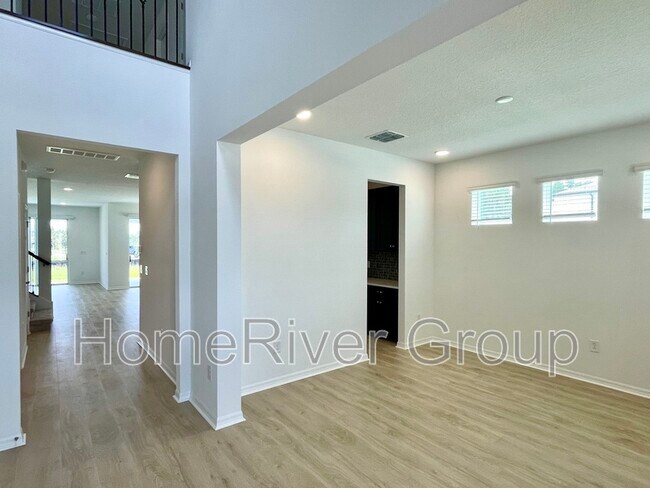 Building Photo - 10701 New Morning Dr