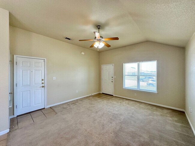 Foto del edificio - 4300 Elms Run Cir