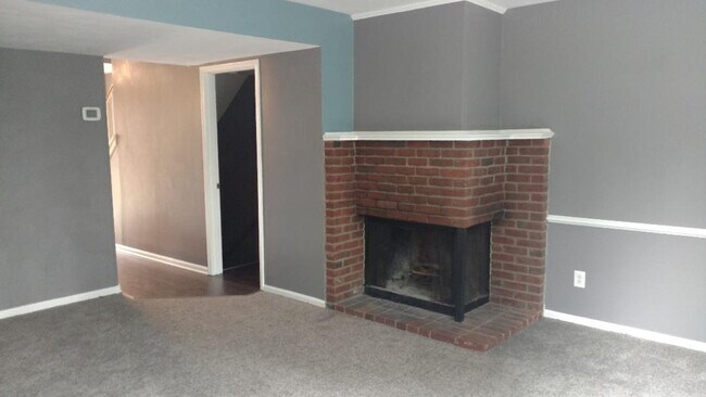 Building Photo - Beautifully Renovated Townhome at The Forest