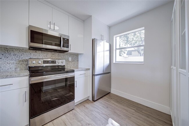 Building Photo - 8329 SW 137th Ave