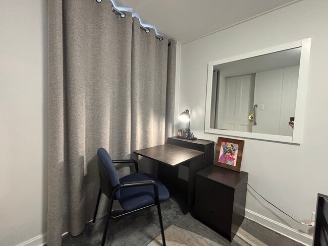 Building Photo - 38 Fern St