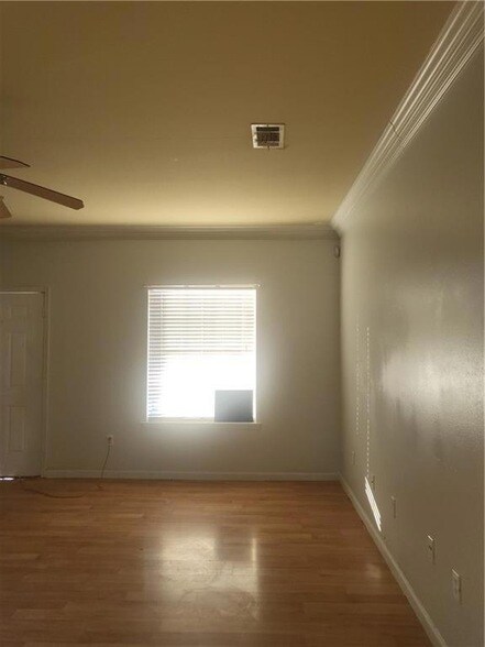 Foto del edificio - 1148 Lochlomand Dr