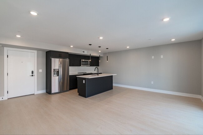 Building Photo - 6604 Ridge Ave