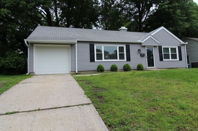 Building Photo - 3 Bedroom 1 Bath Home In Prairie Village