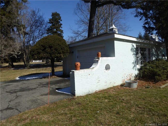 Foto del edificio - 24 Wallacks Dr