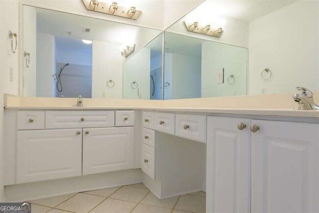 Building Photo - 3334 Peachtree Rd NE