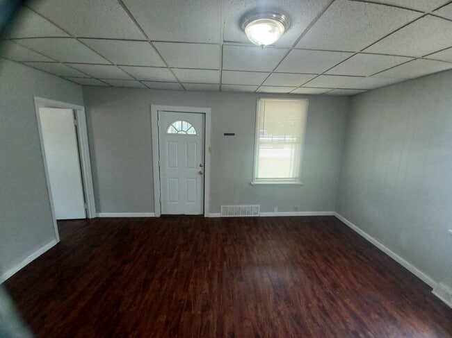 Building Photo - 2417 Penfield Ave